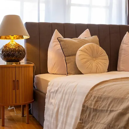 Neu - Dachsuite - Sauna - Terrasse - 4p - Frühstück Buchbar * Schneeberg (Saxony)